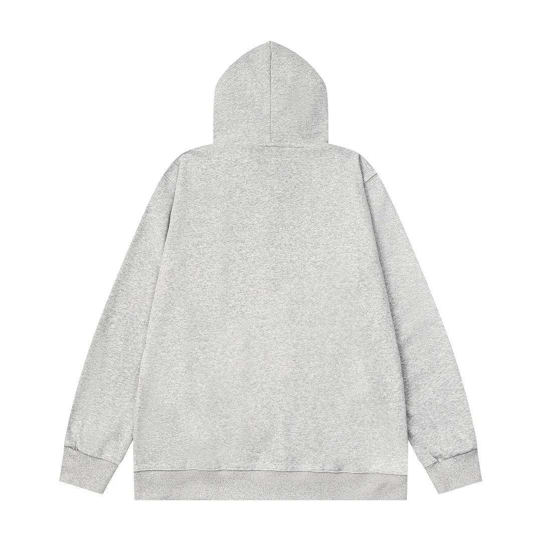 P240 Style No.: Y055 Ralph Lauren/Ralph Lauren pony embroidered zipper cardigan hooded sweatshirt. A one-of-a-kind sweatshirt for autumn and winter is here. You can wear it casually no matter how you wear it! ! This hooded sweatshirt is decorated with the simple style that represents Ralph Lauren and is paired with a pony embroidery pattern, which is three-dimensional and full! The solid color fabric paired with exquisite embroidery instantly sets it off! Hooded sports design, loose and casual fit! The overall texture is very strong! Through the pictures, we can feel the thickness and texture of custom-woven and dyed threads. The workmanship is exquisite. They are shipped from major foreign trade factories. They are all made by masters with many years of experience. Everything is of high standards and requirements! Simple and versatile model ~ Made of imported pique cotton fabric, which is super delicate and soft, close to the body without being tied. All fabrics and accessories are original custom-made and of high quality! Perfectly reflects the brand’s sense of superiority! Standard cut, comfortable stretch, unrestricted movement! Highly practical, high-end and classy! Versatile style ~ can be paired with jeans or jogging pants. Ideal for transitioning from your morning commute to weekend events! Tag, hanging particles, washed, packaging bag, full set of accessories, very good-looking, super exquisite workmanship, size: S-XL, color: navy, black, gray